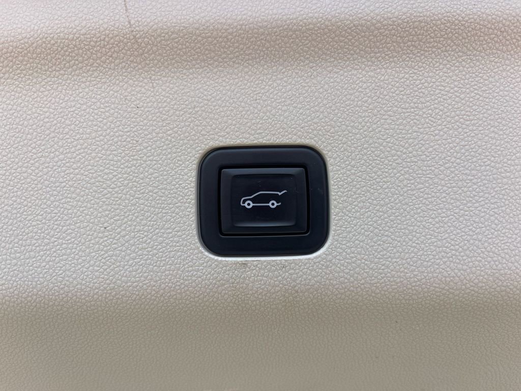 Used 2021 Cadillac Escalade ESV Premium Luxury Platinum image 34