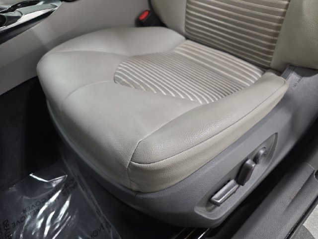 Used 2019 Toyota Camry SE FWD image 27