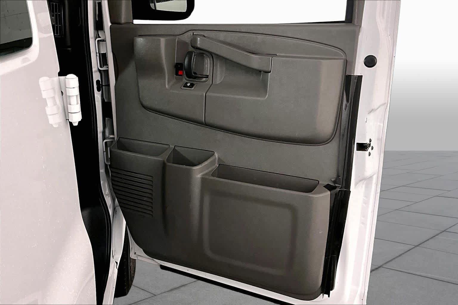 Used 2021 GMC Savana 2500 w/ Driver Convenience Package RWD image 19