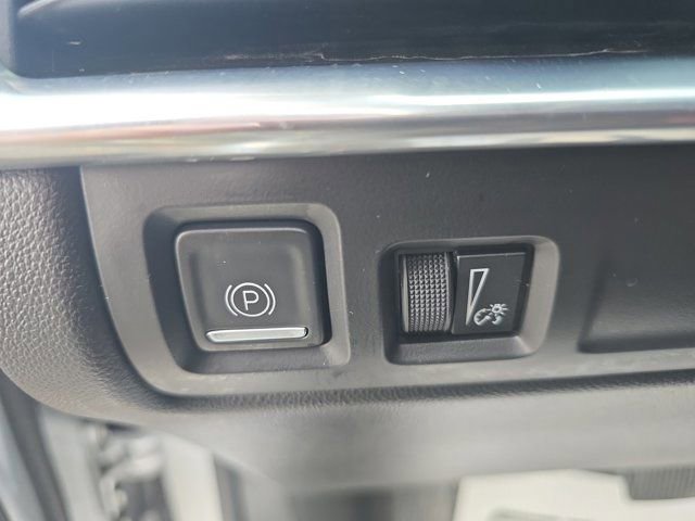 Used 2022 Cadillac XT4 Premium Luxury w/ Driver Awareness Package FWD image 28