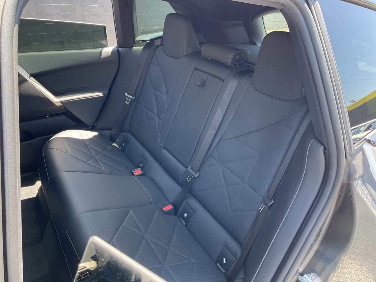 Used 2023 BMW iX xDrive50 w/ Sport Package AWD/4WD image 19