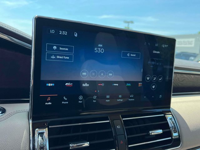 Used 2024 Lincoln Navigator Premiere AWD/4WD image 27