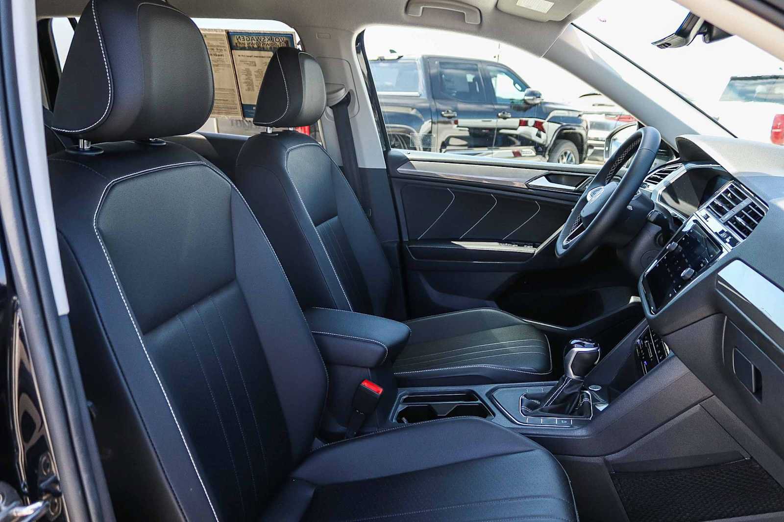 Certified 2022 Volkswagen Tiguan SE FWD image 15