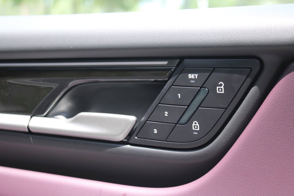 Used 2025 Porsche Macan Electric image 29