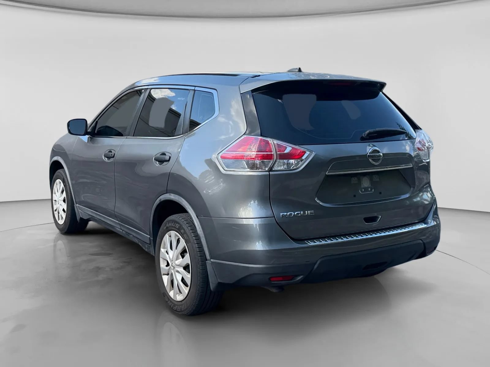 Used 2016 Nissan Rogue S FWD image 3