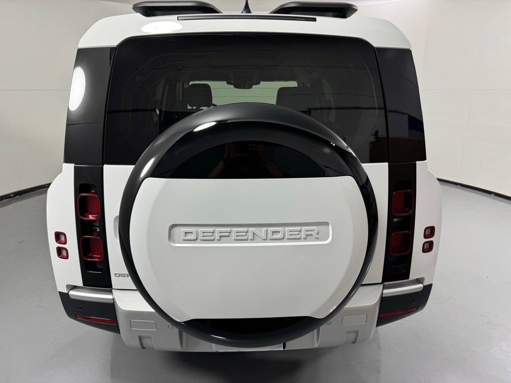 Used 2024 Land Rover Defender 130 S image 8