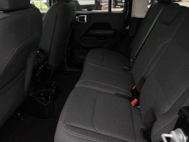 Used 2025 Jeep Wrangler Unlimited Sahara AWD/4WD image 13