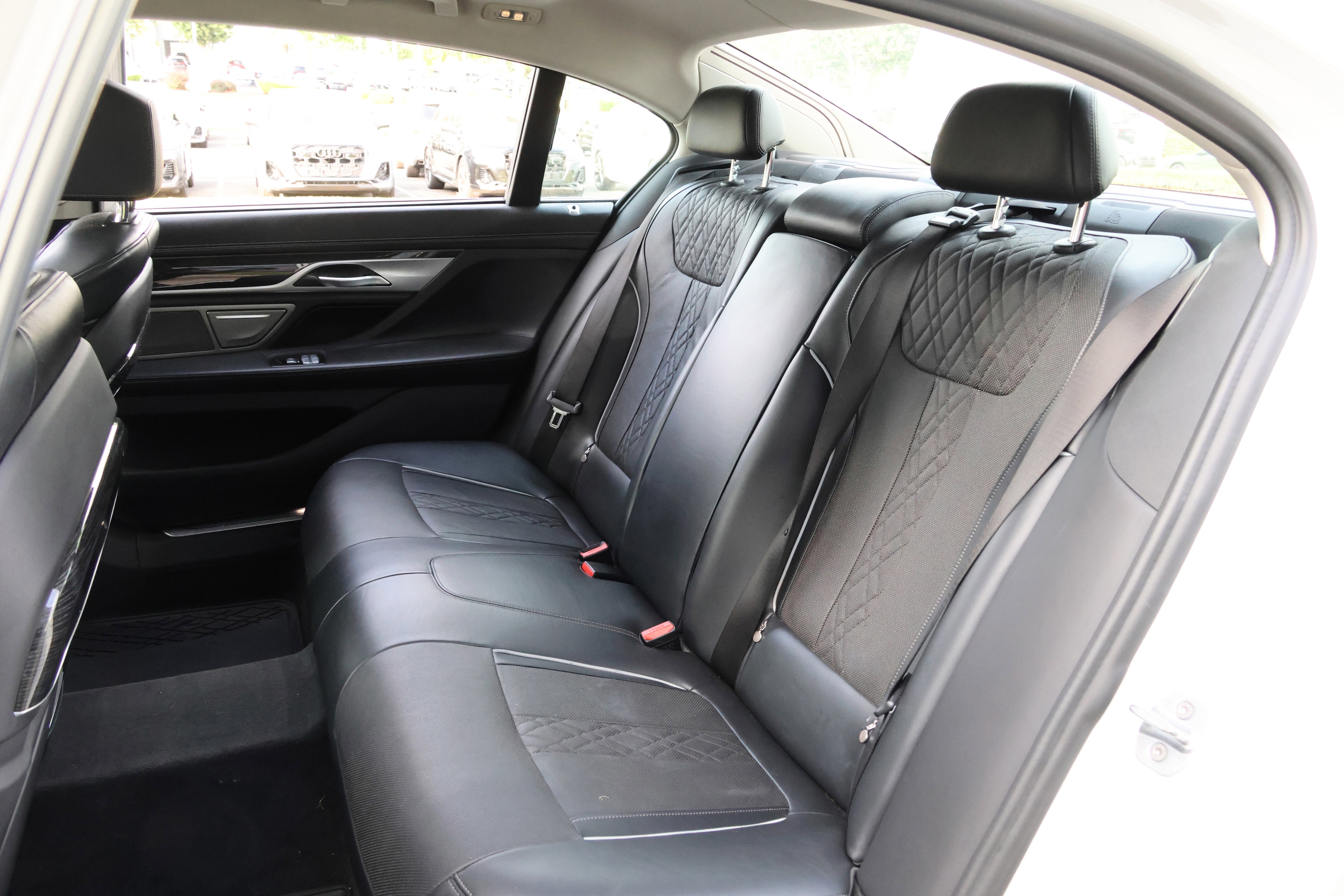 Used 2020 BMW 740i w/ Premium Package RWD image 37