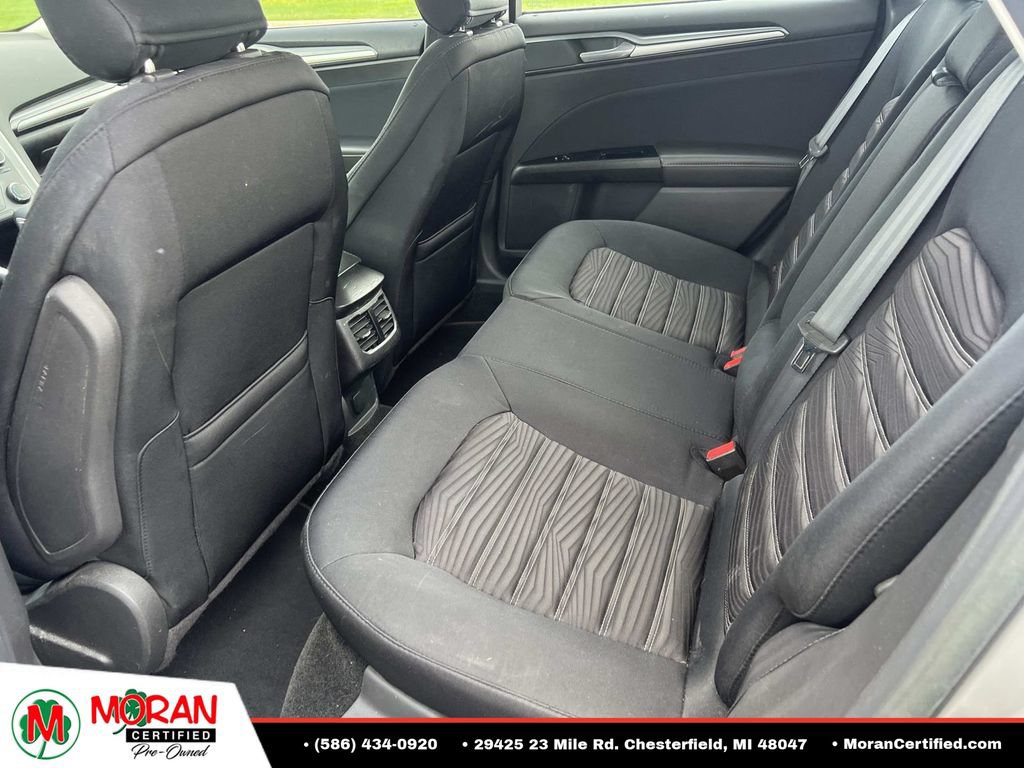 Used 2016 Ford Fusion SE FWD image 12