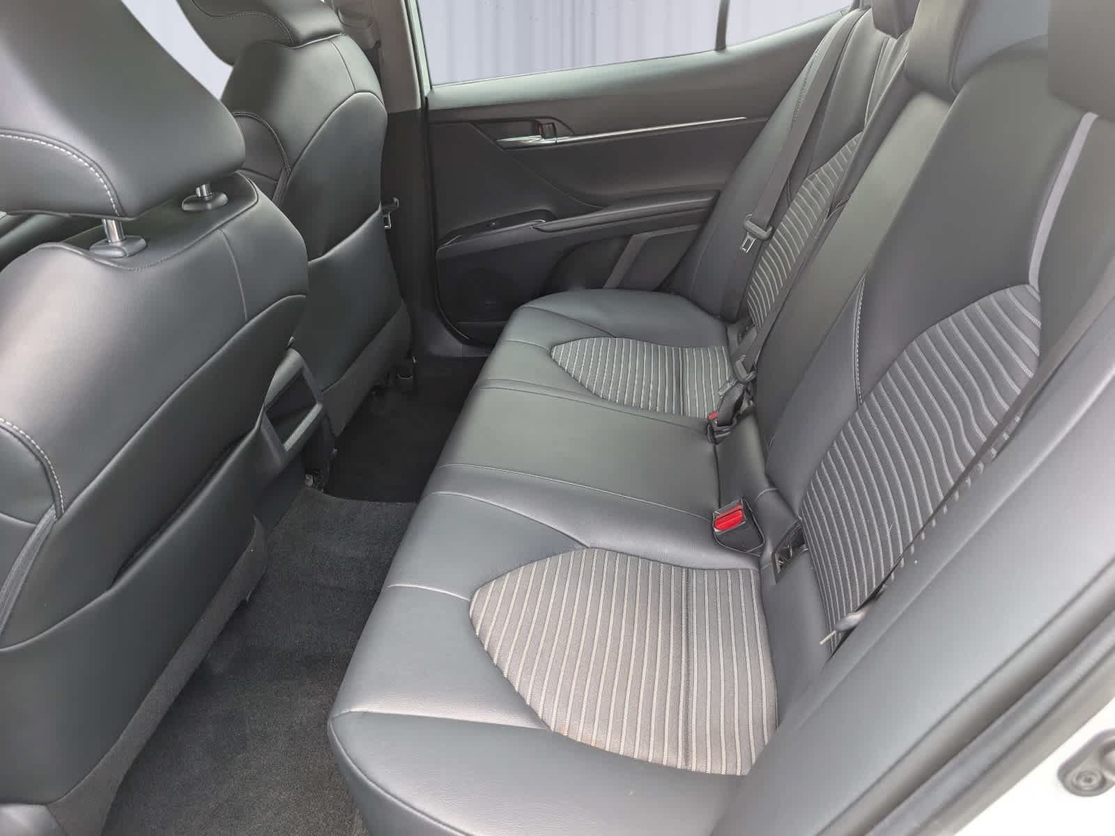 Used 2020 Toyota Camry SE FWD image 14