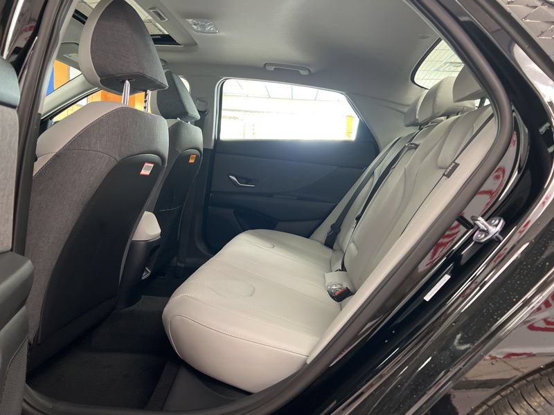 New 2026 Hyundai Elantra Limited FWD image 15