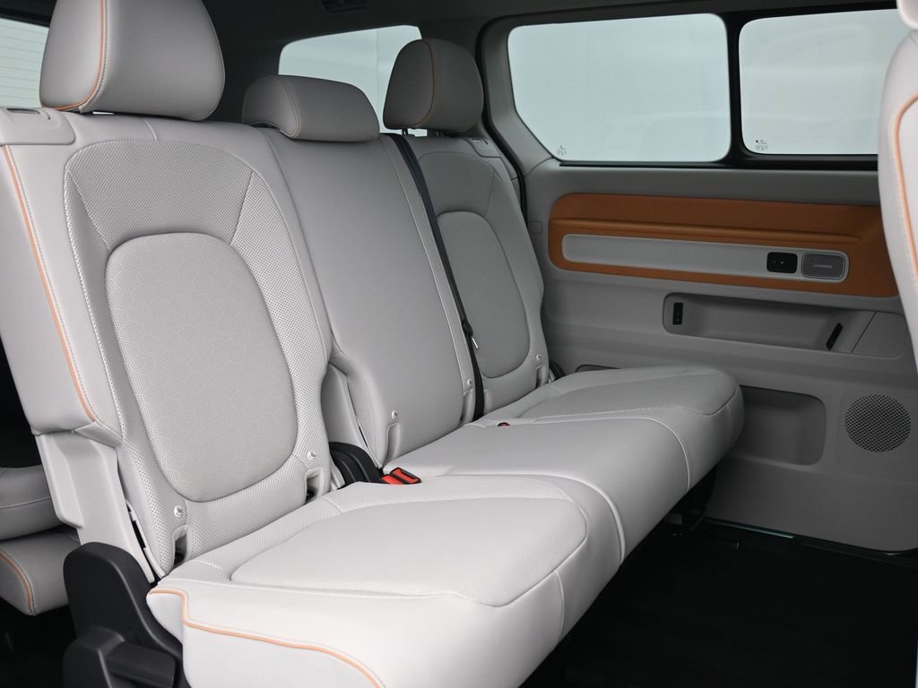 Used 2025 Volkswagen ID. Buzz 1st Edition image 22