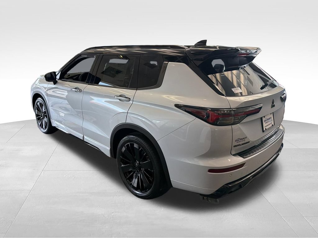 New 2026 Mitsubishi Outlander SEL Black Edition FWD image 3