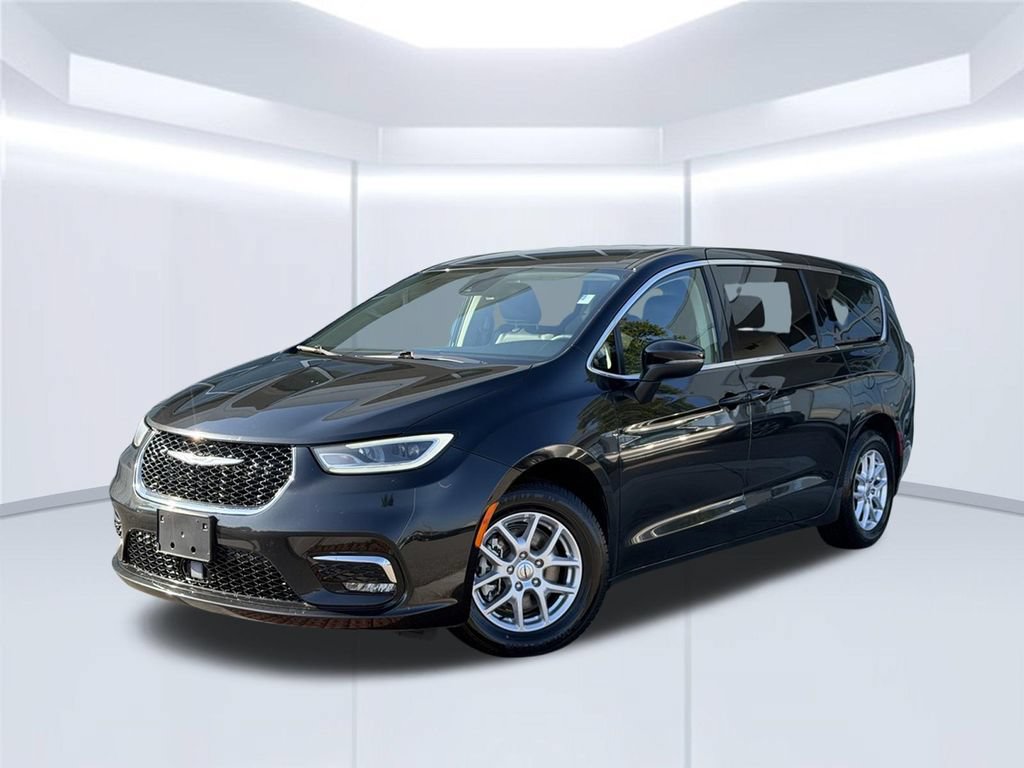 Used 2023 Chrysler Pacifica Touring-L