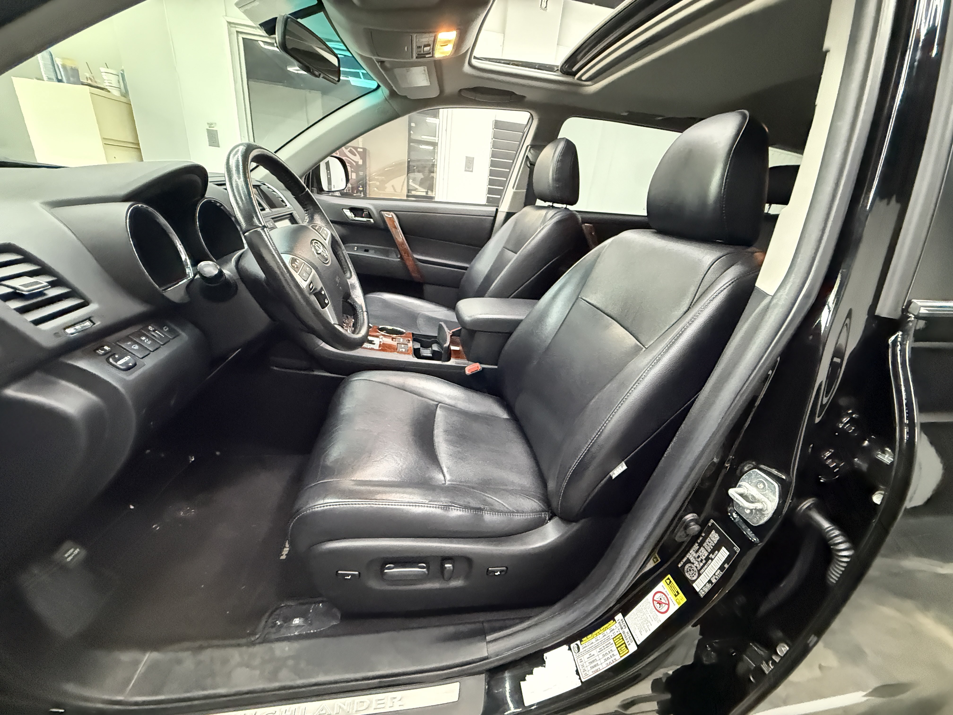 Used 2012 Toyota Highlander Limited AWD/4WD image 10
