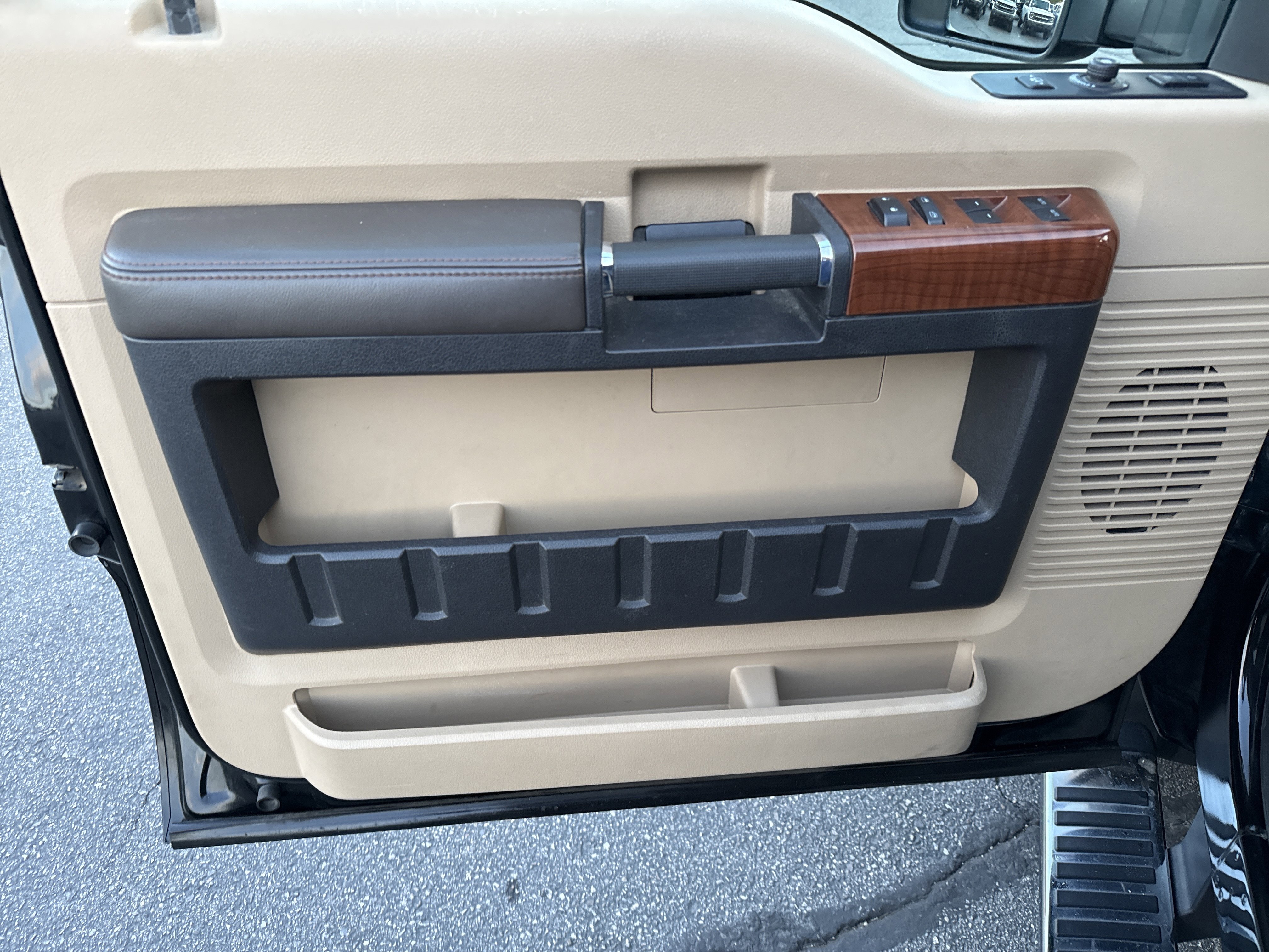 Used 2016 Ford F350 King Ranch w/ King Ranch w/Chrome Package image 15