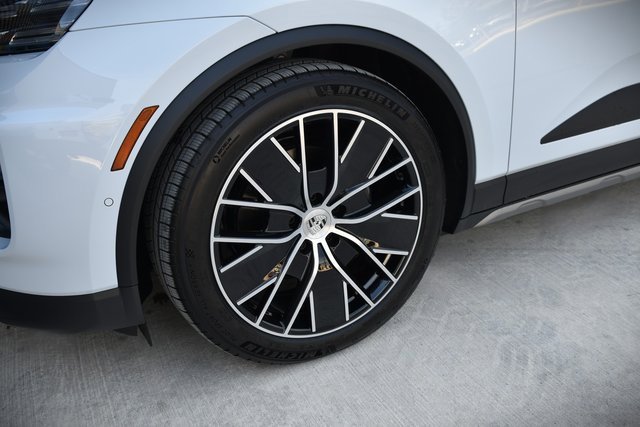 Certified 2025 Porsche Macan 4 Electric image 23