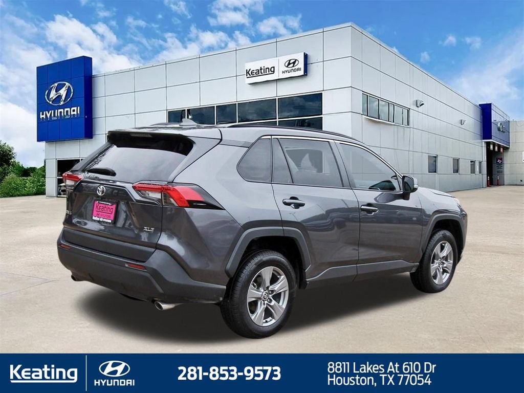 Used 2024 Toyota RAV4 XLE w/ Convenience Package FWD image 5