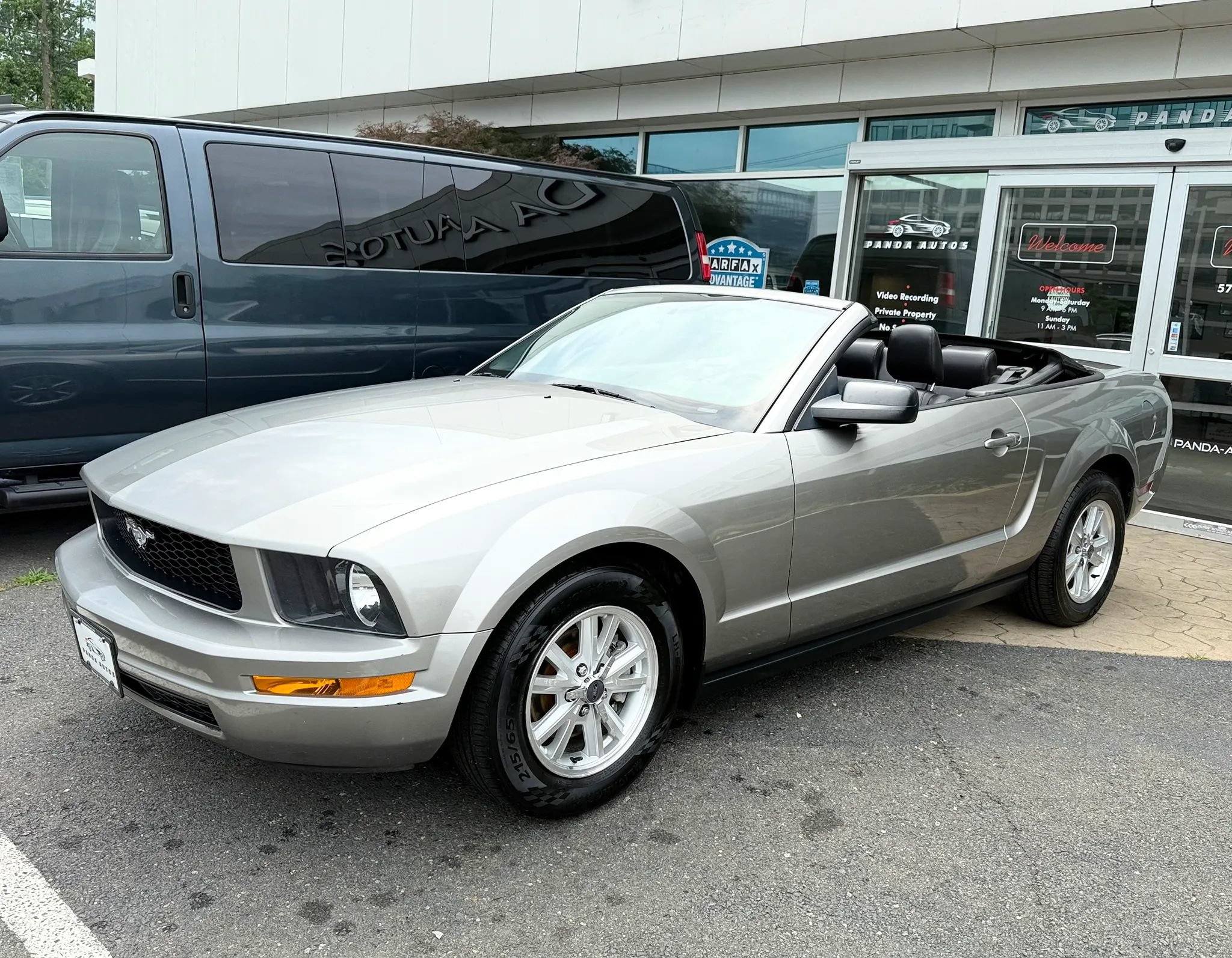 Used 2008 Ford Mustang Convertible RWD image 5