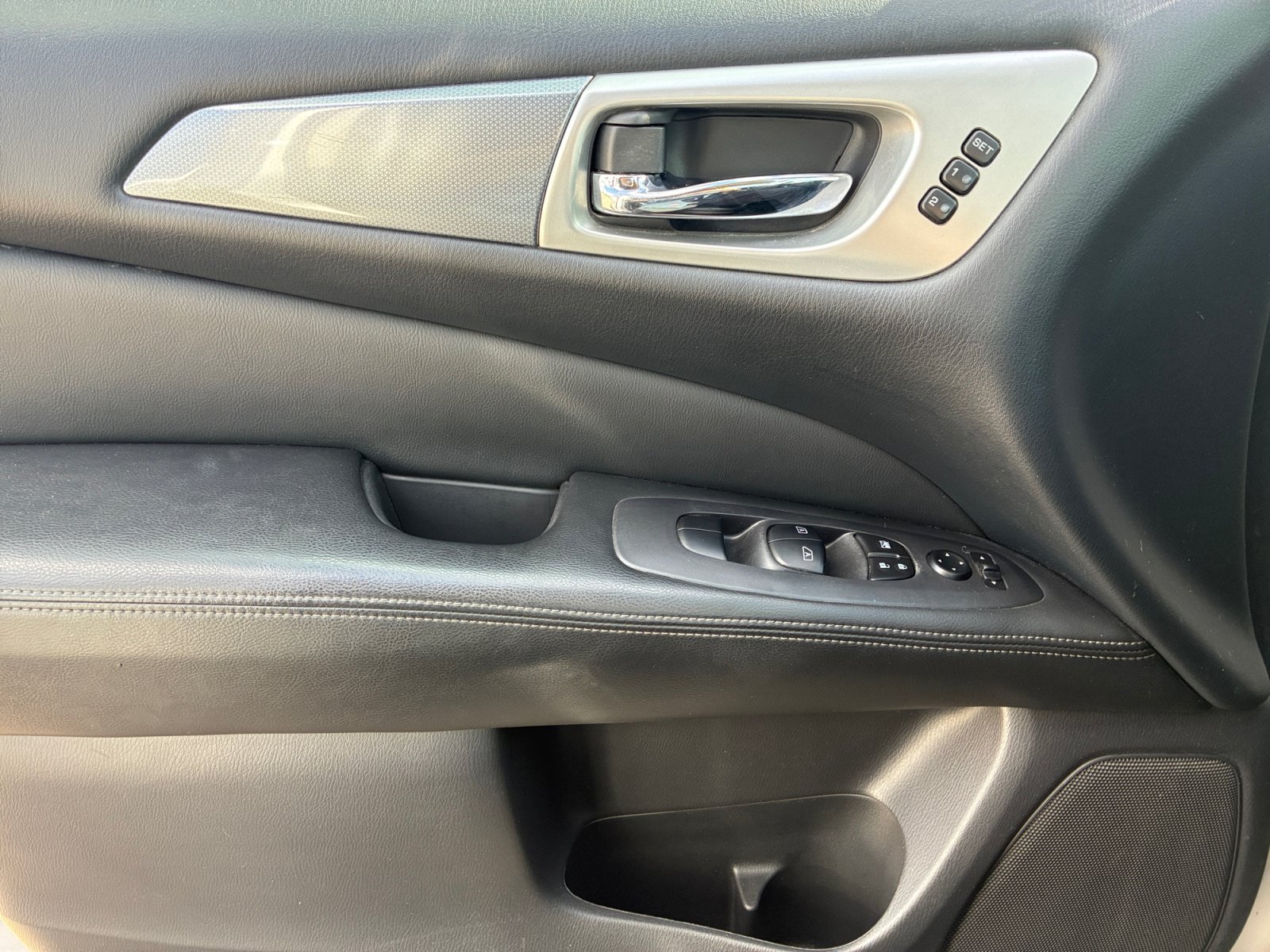 Used 2018 Nissan Pathfinder SL AWD/4WD image 14