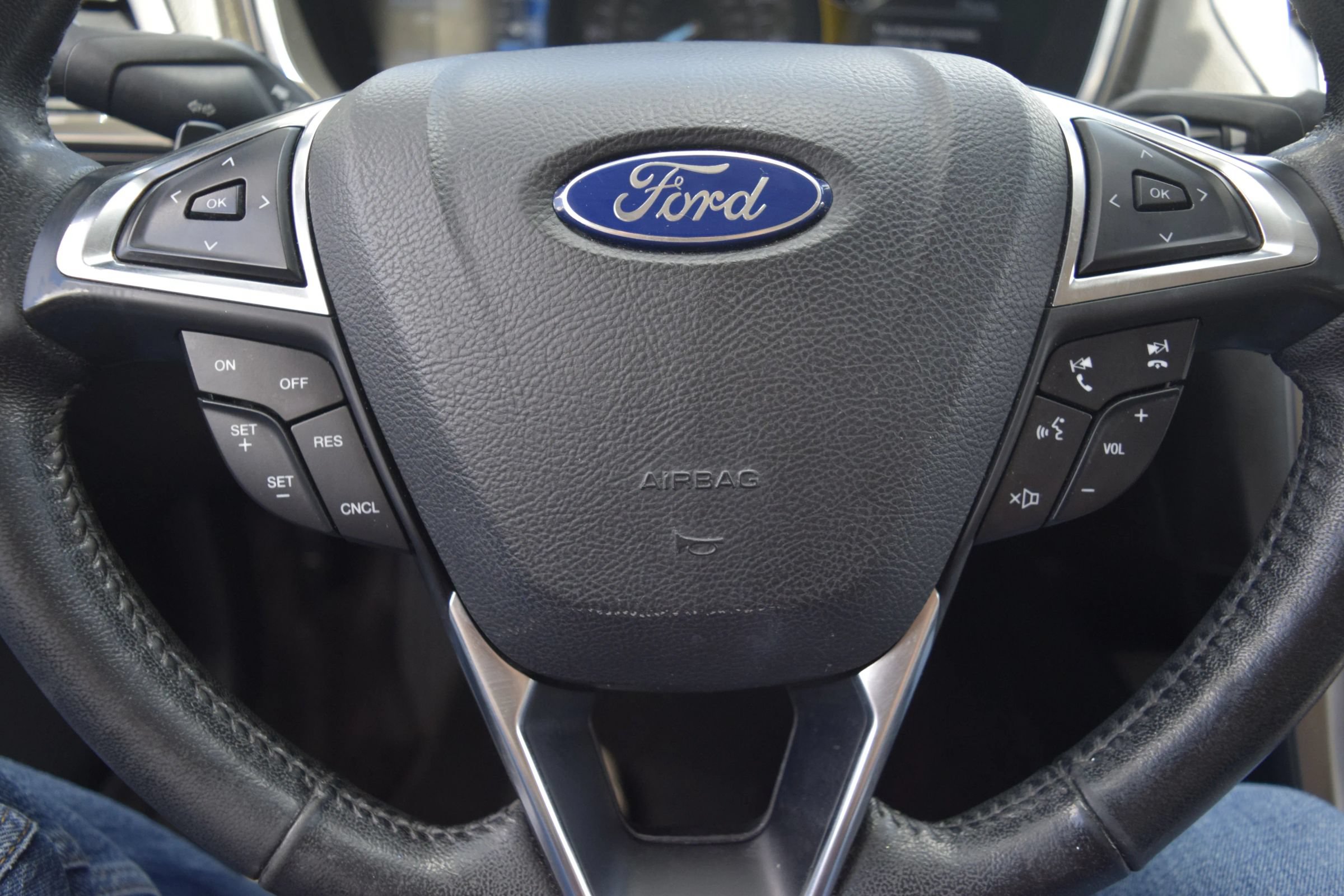 Used 2017 Ford Fusion SE w/ Fusion SE Technology Package AWD/4WD image 13
