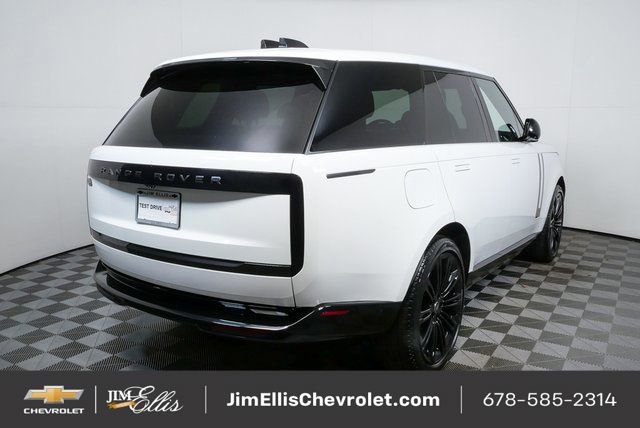 Used 2024 Land Rover Range Rover SE image 3