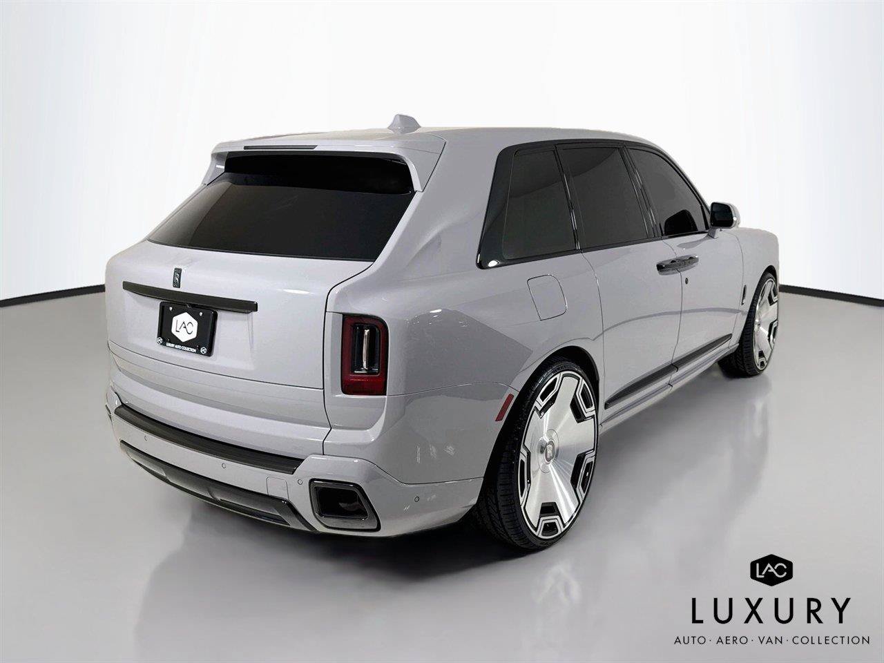 Used 2025 Rolls-Royce Cullinan Black Badge AWD/4WD image 6