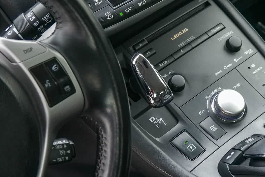 Used 2013 Lexus CT 200h w/ Premium Pkg w/Navigation FWD image 18