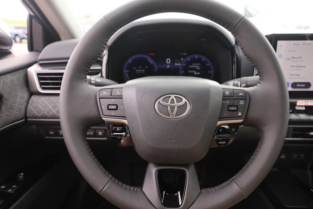 Used 2026 Toyota Camry Hybrid AWD/4WD image 11