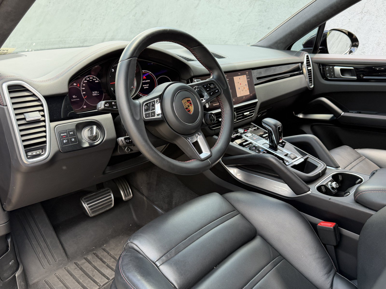Used 2023 Porsche Cayenne Turbo AWD/4WD image 14
