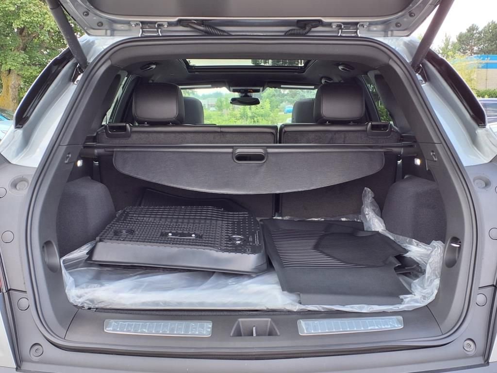 New 2025 Cadillac XT5 Premium Luxury w/ LPO, Floor Liner Package image 8
