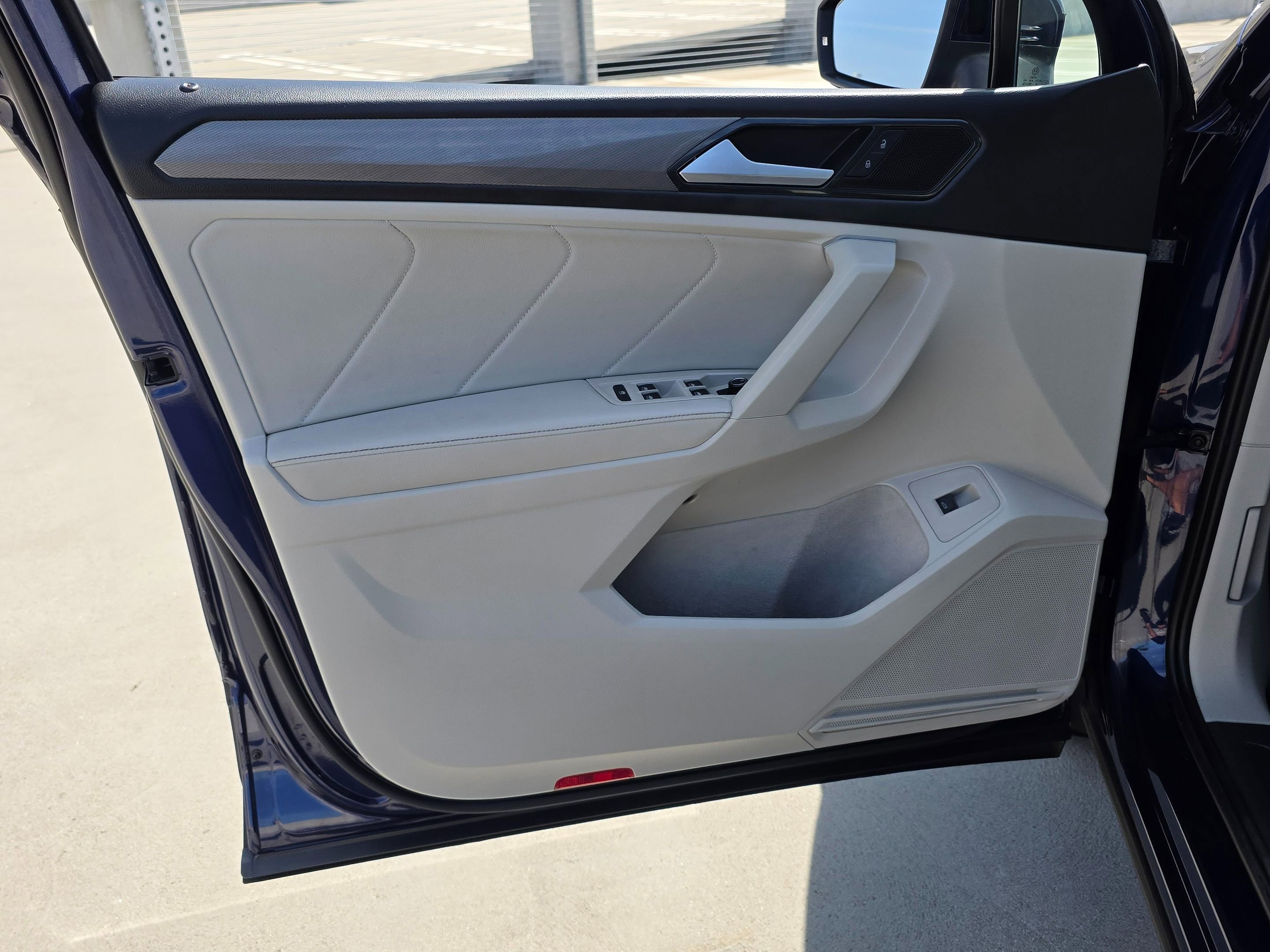 Used 2022 Volkswagen Tiguan SE FWD image 23