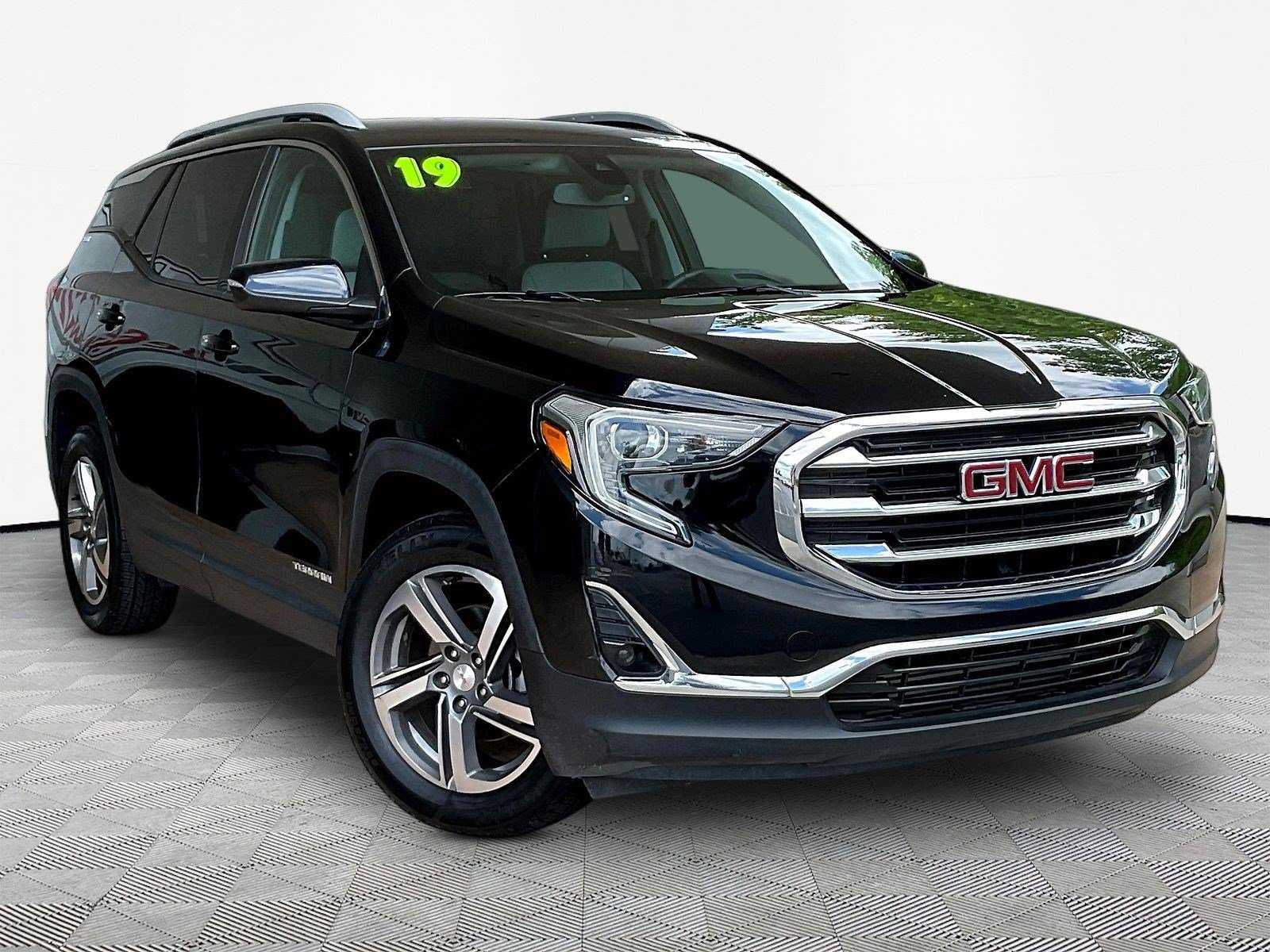 Used 2019 GMC Terrain SLT w/ Preferred Package AWD/4WD image 3