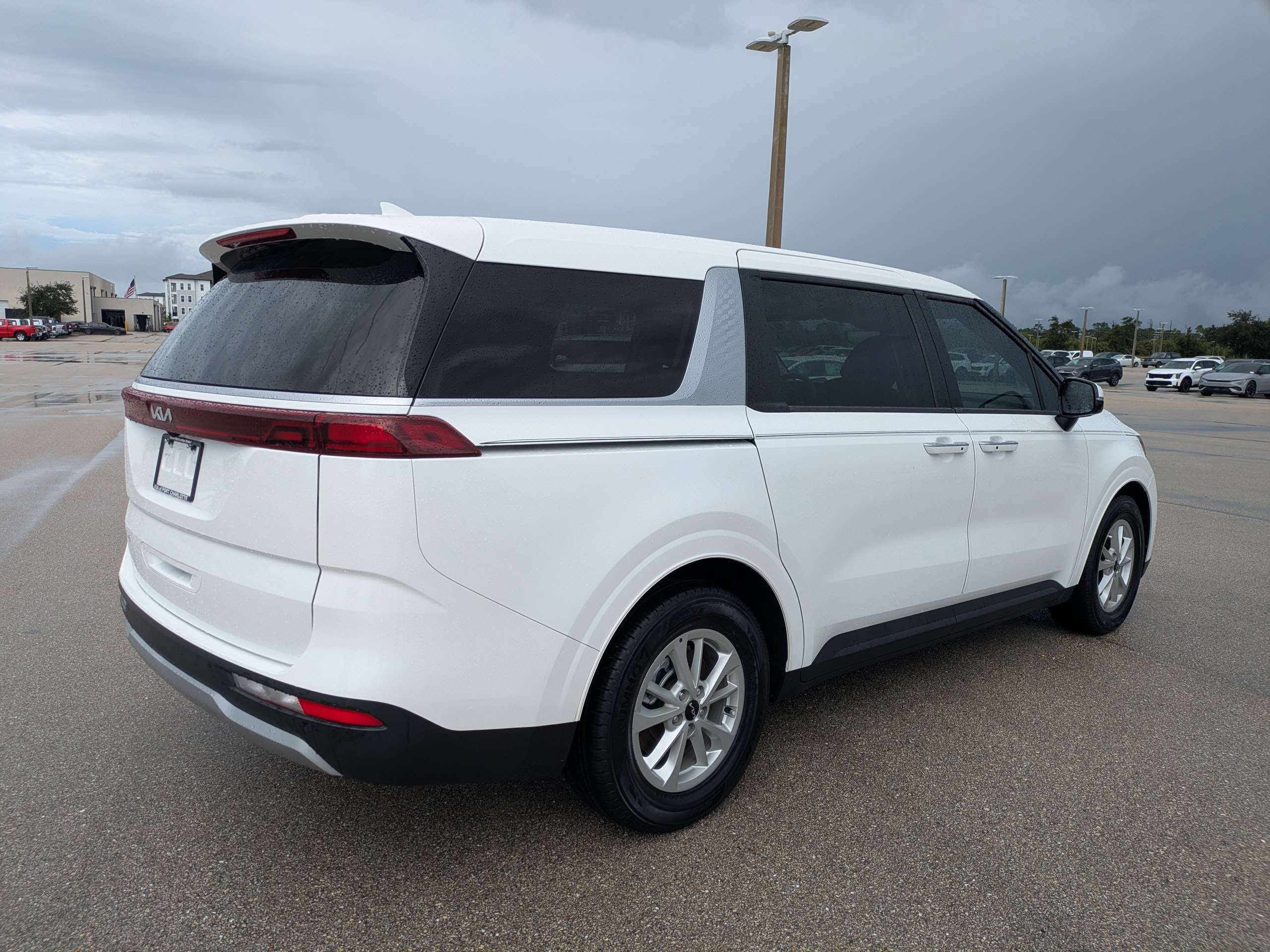 Certified 2024 Kia Carnival LX FWD image 4