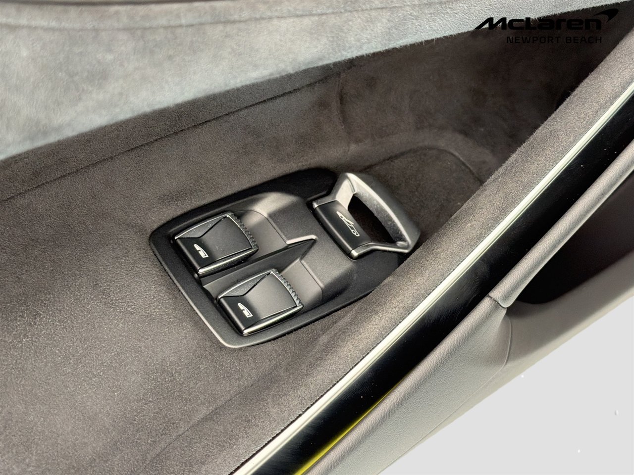 Used 2025 McLaren Artura RWD image 46