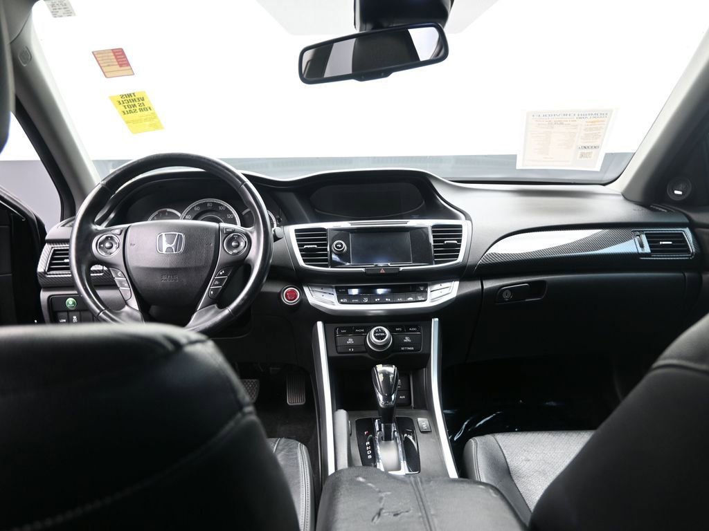 Used 2015 Honda Accord Touring image 14