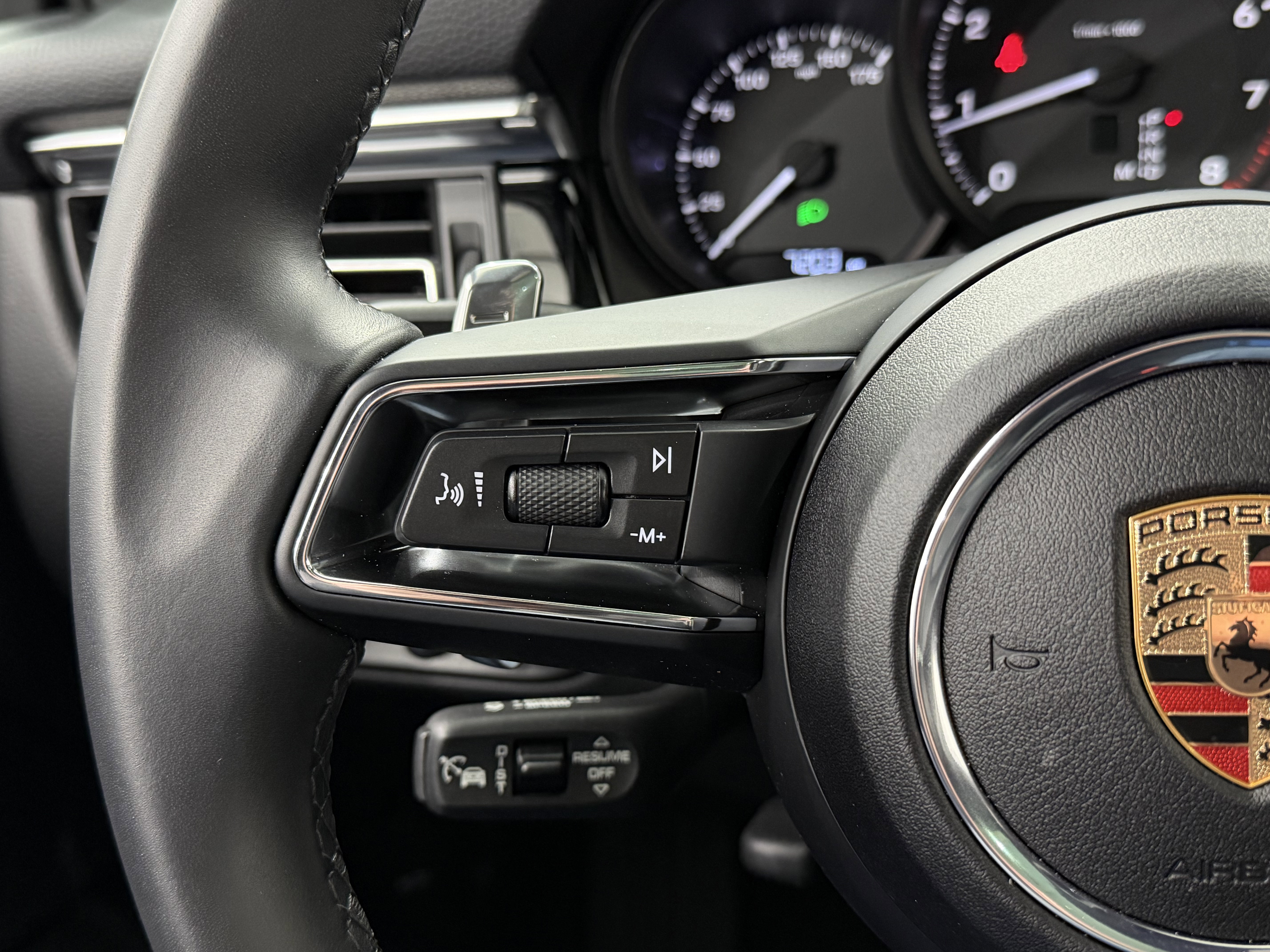 Certified 2025 Porsche Macan image 43