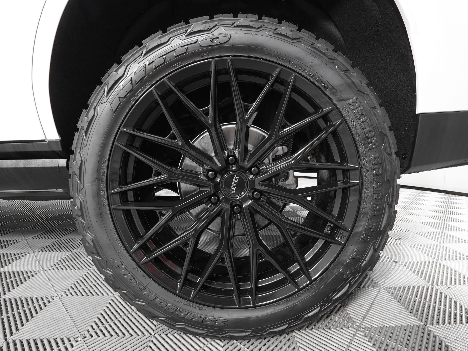 Used 2026 GMC Yukon Denali Ultimate AWD/4WD image 35