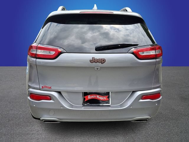 Used 2017 Jeep Cherokee Overland w/ Technology Group AWD/4WD image 5