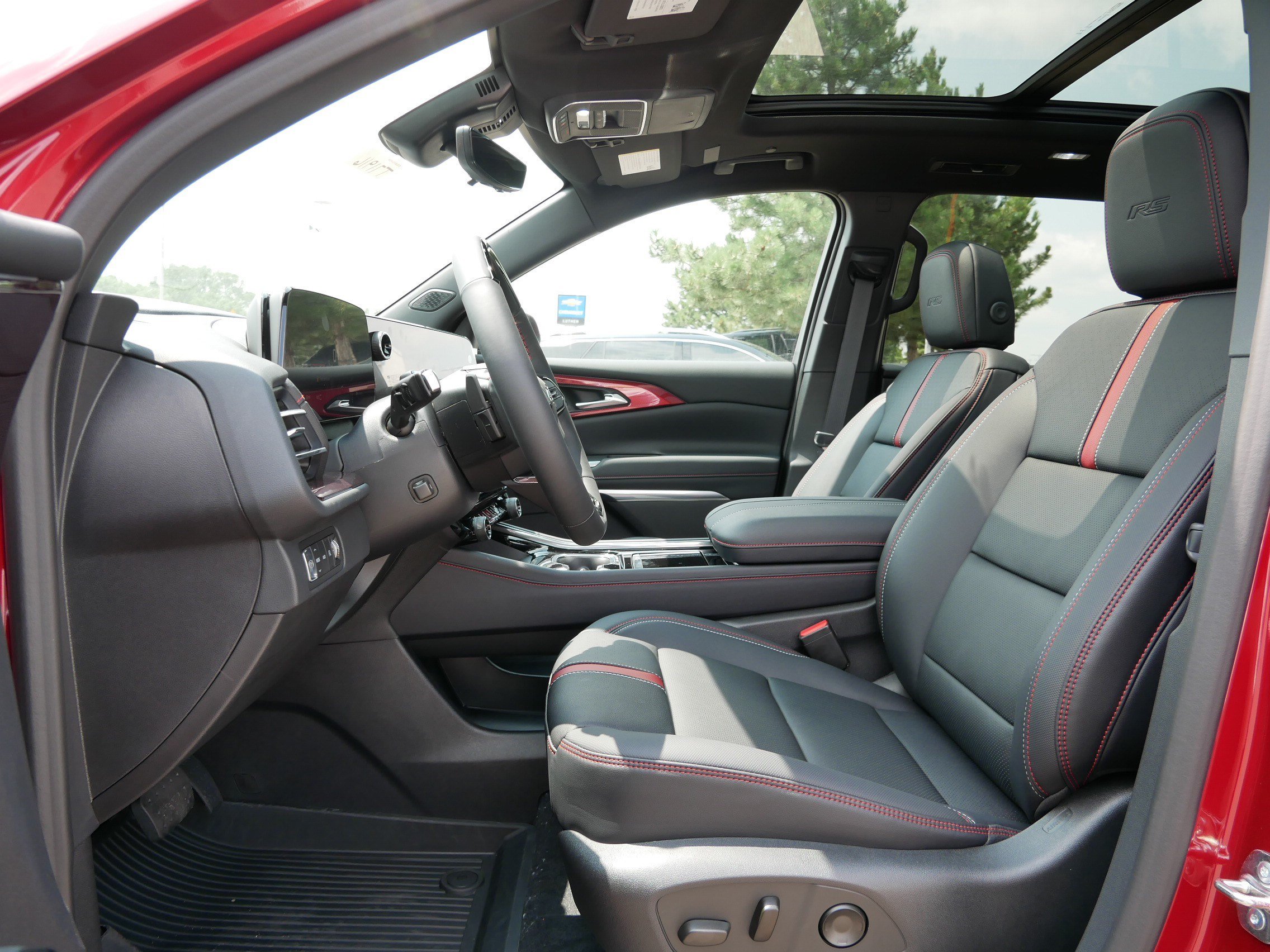 New 2026 Chevrolet Traverse RS w/ LPO, Floor Liner Package AWD/4WD image 4