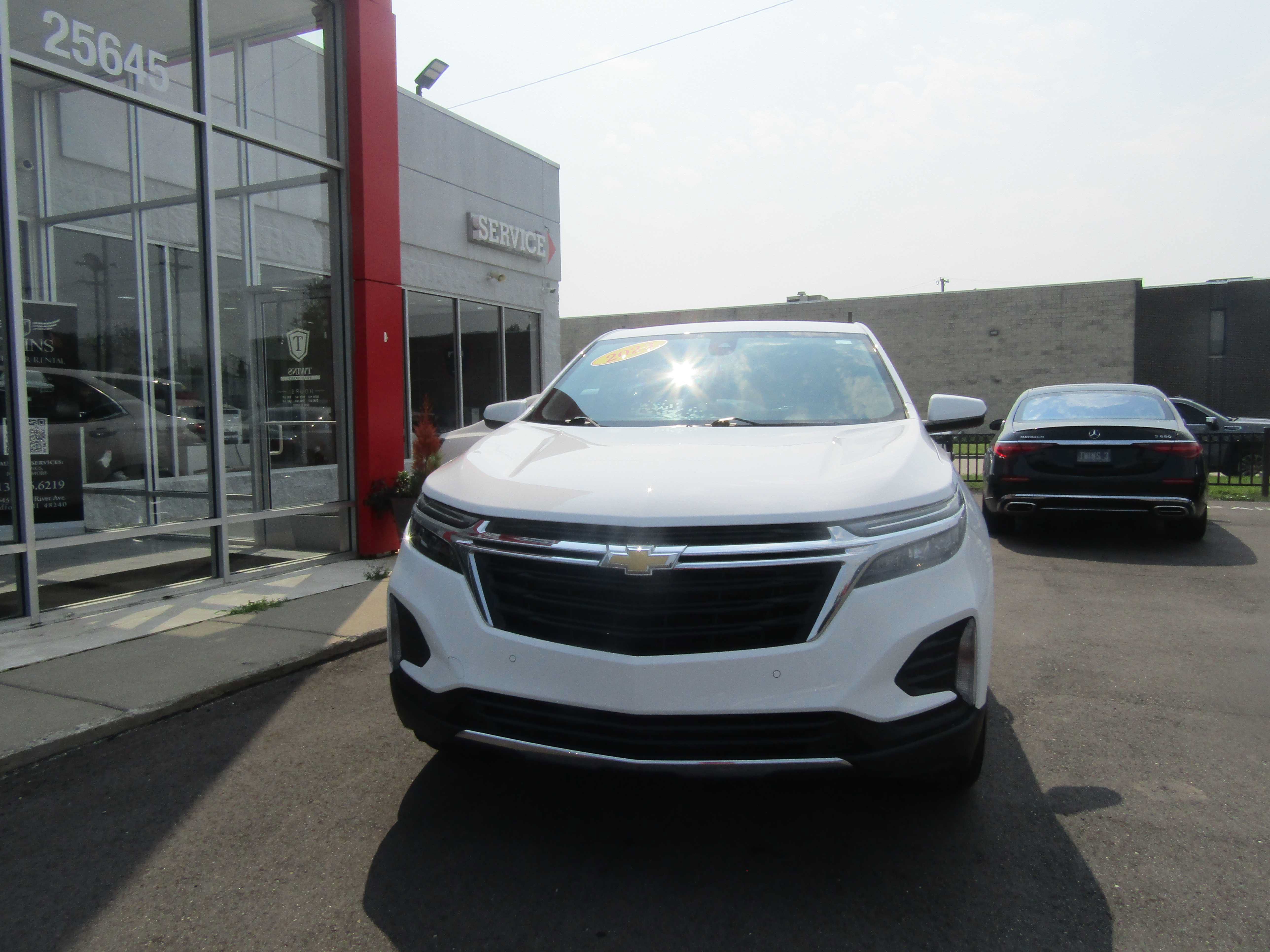 Used 2023 Chevrolet Equinox LT w/ LPO, Floor Liner Package AWD/4WD image 3