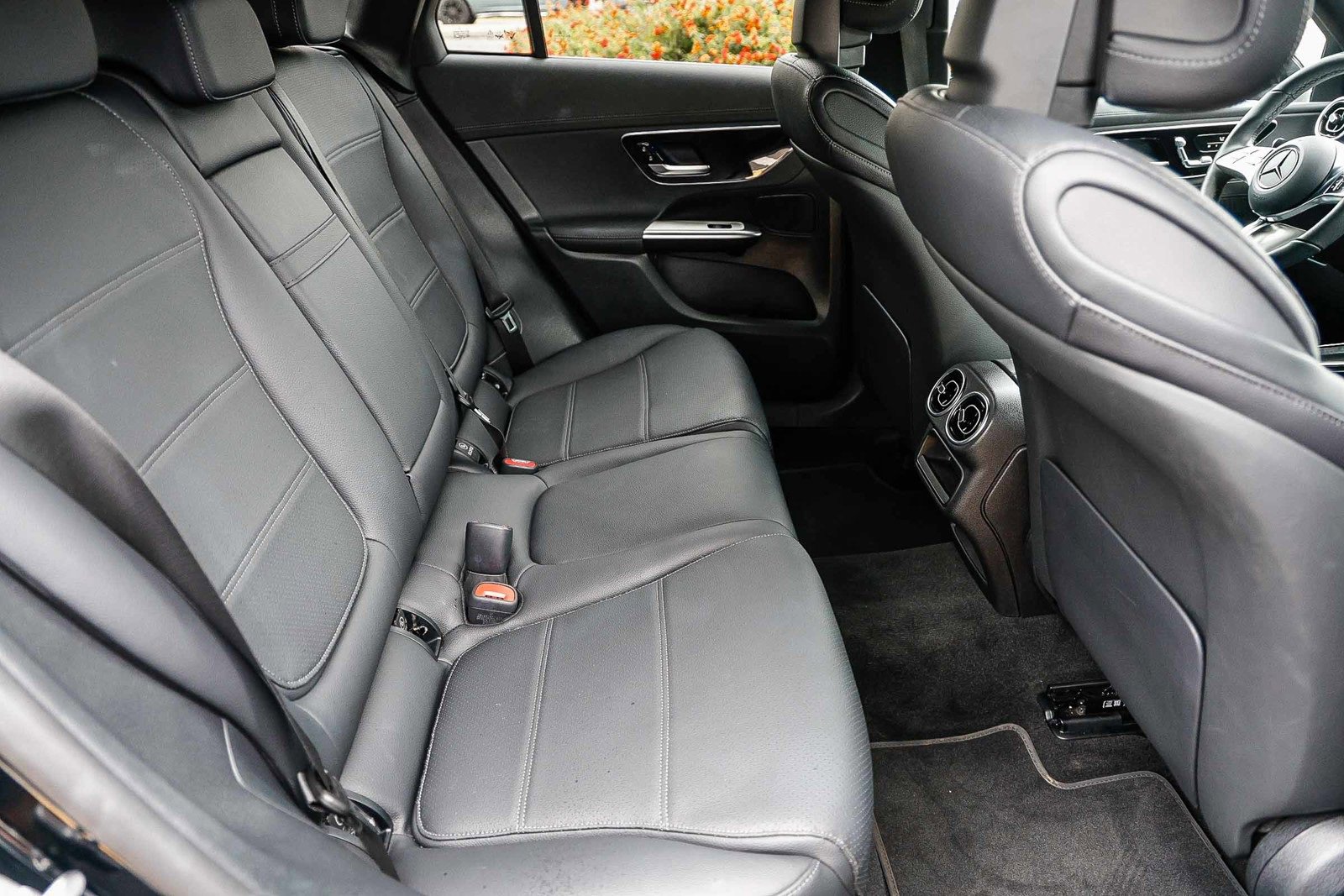 Certified 2025 Mercedes-Benz GLC 300 image 17