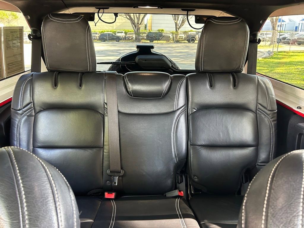 Used 2018 Jeep Wrangler Unlimited Sahara AWD/4WD image 14