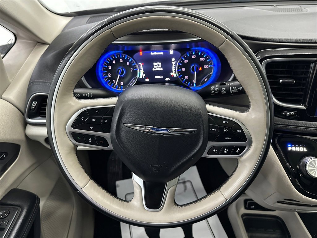Used 2017 Chrysler Pacifica Limited w/ UConnect Theater Package image 29