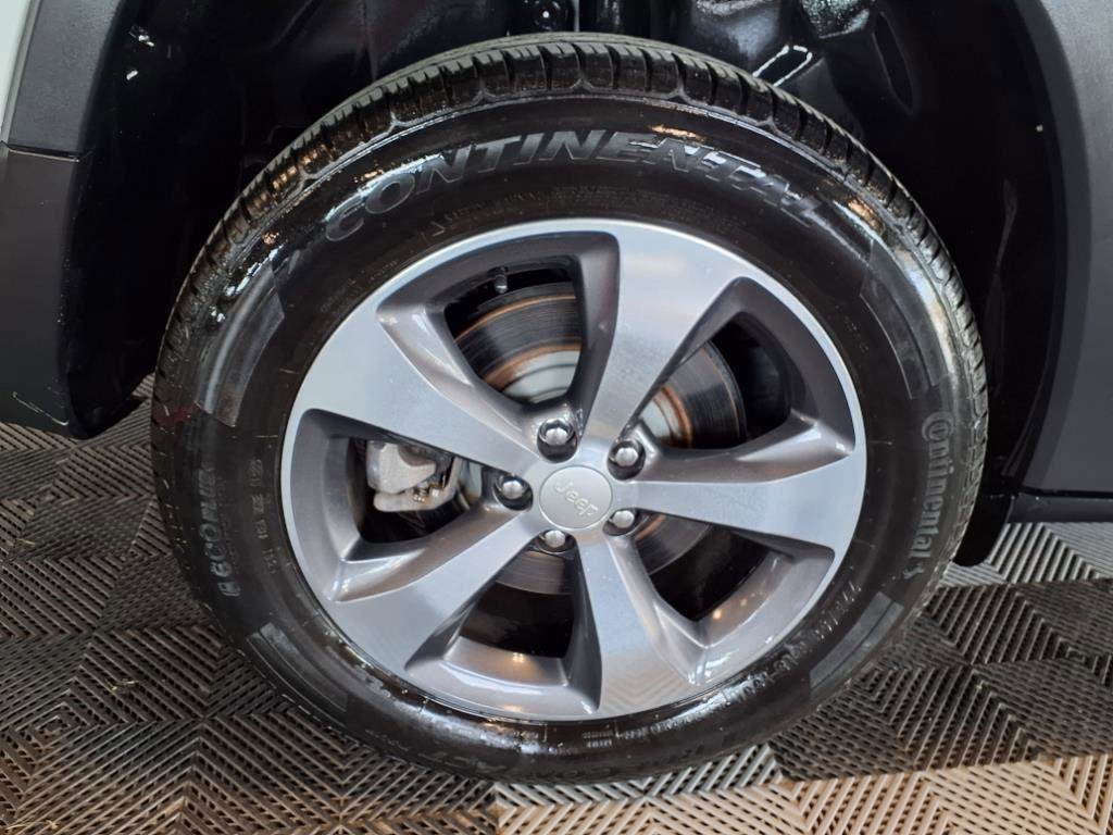 Used 2019 Jeep Cherokee Limited image 9