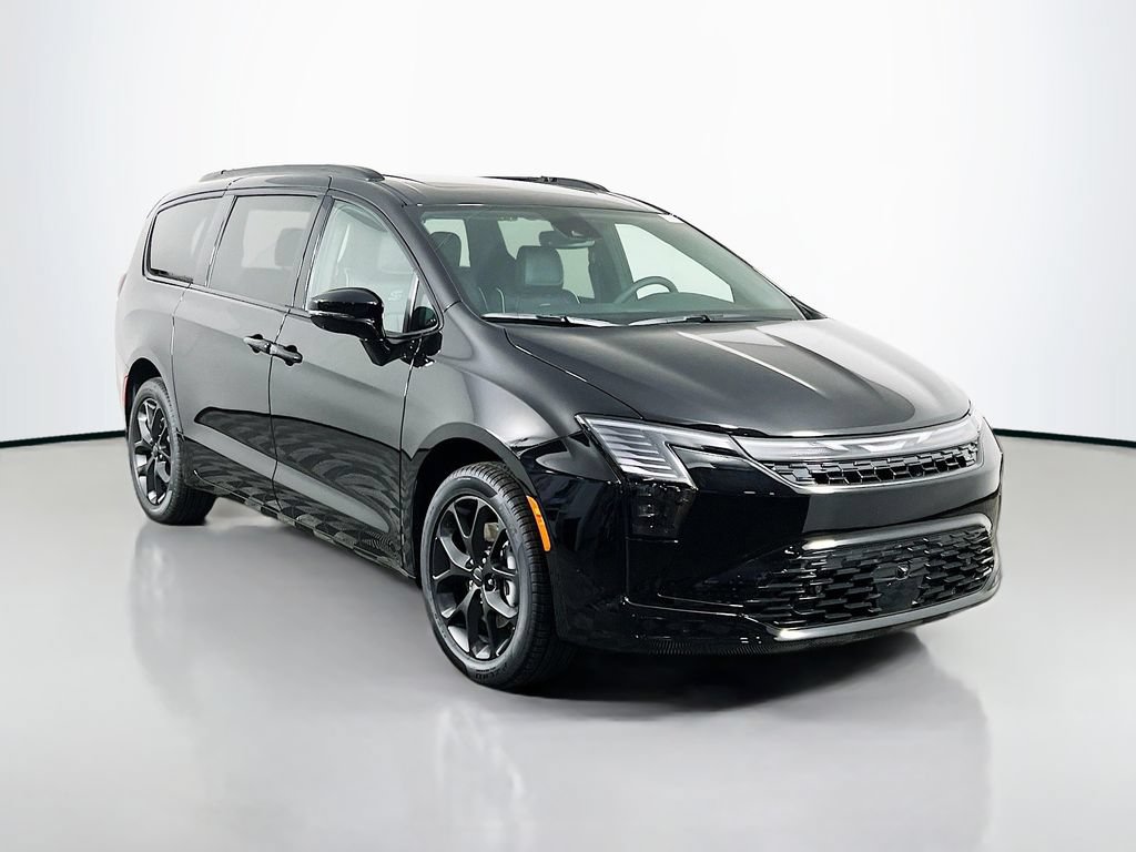 New 2027 Chrysler Pacifica Limited w/ Family Tech Group