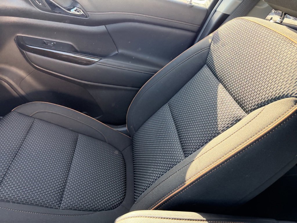 Used 2022 GMC Acadia AT4 image 28