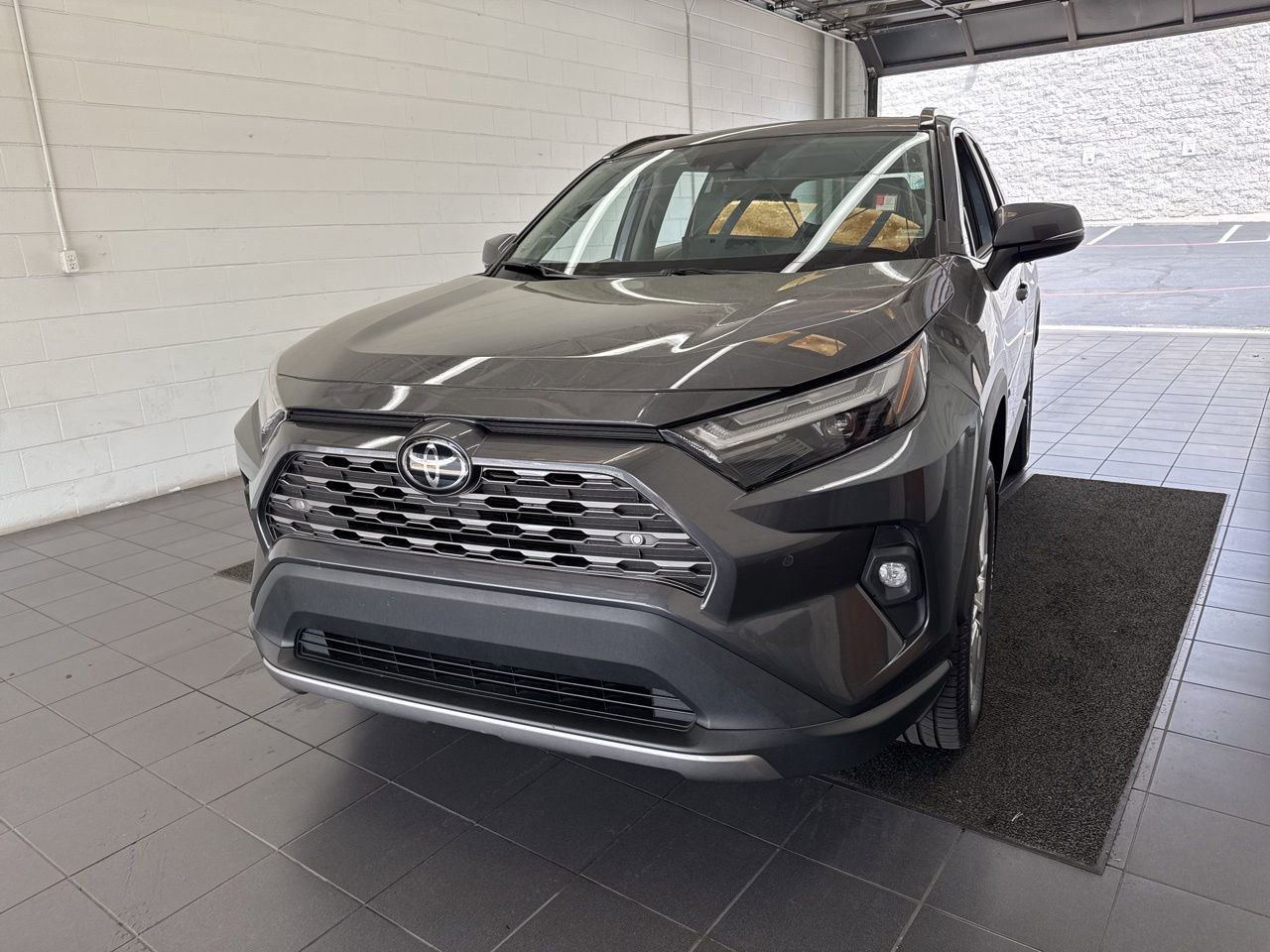 Used 2022 Toyota RAV4 Limited w/ Limited Grade Weather Package AWD/4WD image 3