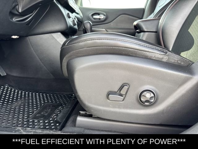 Used 2019 Jeep Cherokee Trailhawk w/ Cold Weather Group image 11