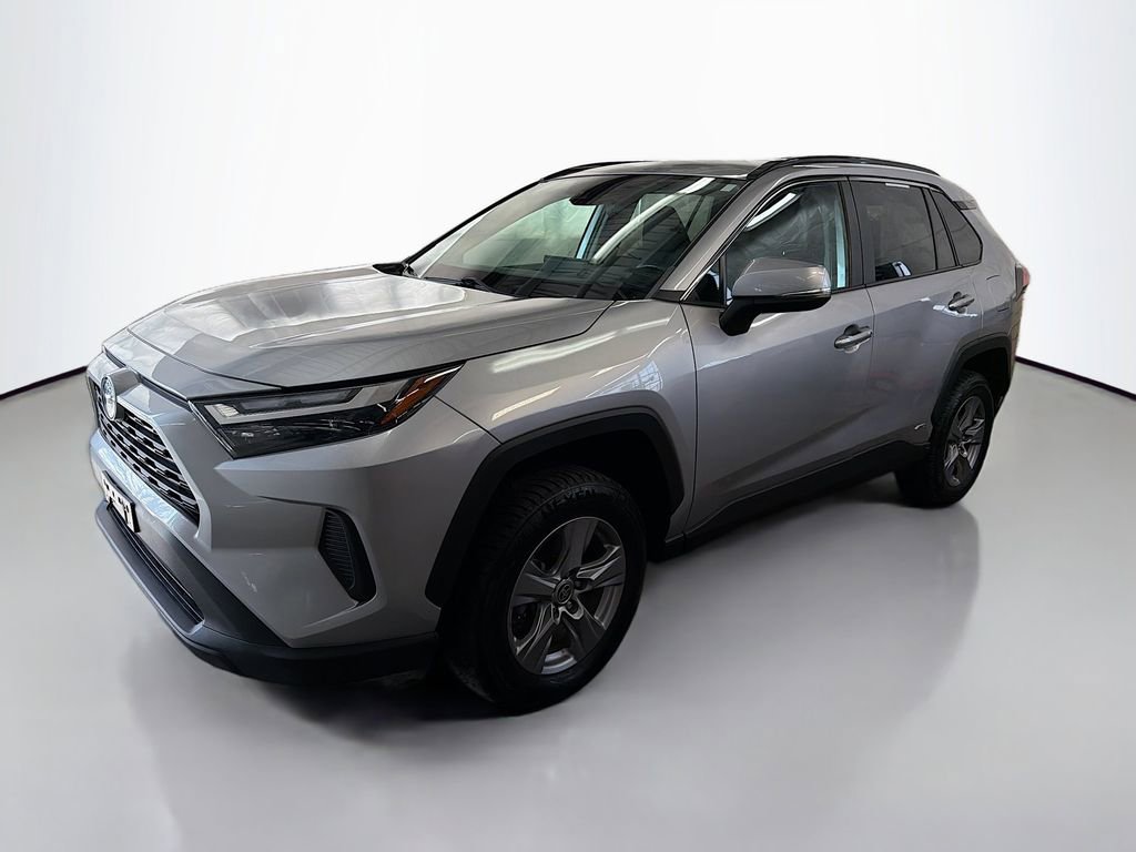 Used 2022 Toyota RAV4 XLE w/ Convenience Package image 3